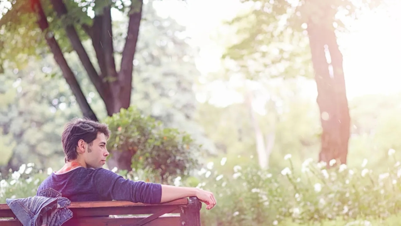 Jak skutecznie radzić sobie z osobowością unikającą i zbudować pewność siebie