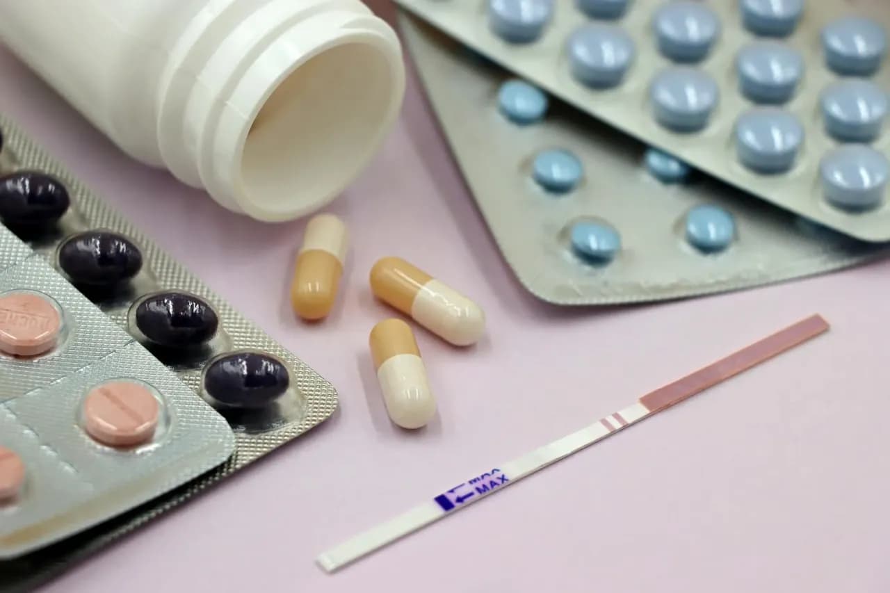 Zaburzenia hormonalne u kobiet objawy – jak je rozpoznać i leczyć