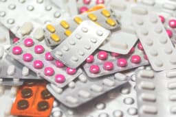 Czy można wziąć leki na pokład samolotu? Sprawdź, aby uniknąć problemów